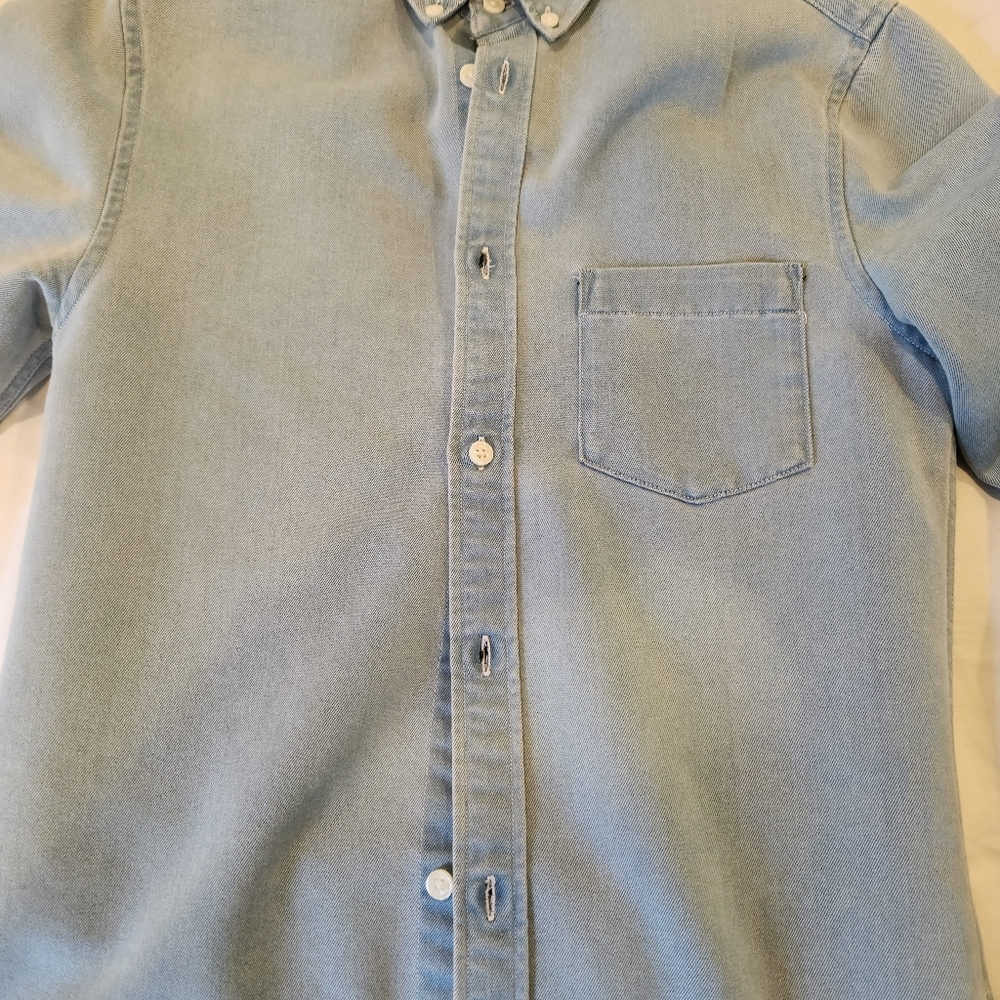 H & M men's button down shirt size xs Jean shirt